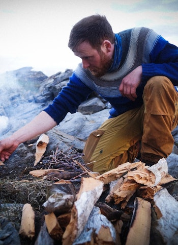 STEKETID: Hugg og kløyv veden opp i smått, slik at det blir enkelt og effektivt å fyre med. Foto: Miriam Kristina Mykjåland STEKETID: Hugg og kløyv veden opp i smått, slik at det blir enkelt og effektivt å fyre med. Foto: Miriam Kristina Mykjåland
