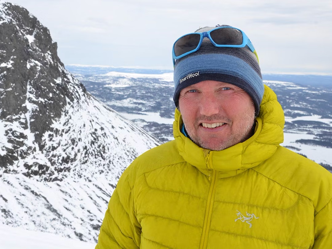 SKREDEKSPERT: Markus Landrø. Arkivfoto: Erlend Sande mann med gul jakke i fjellet