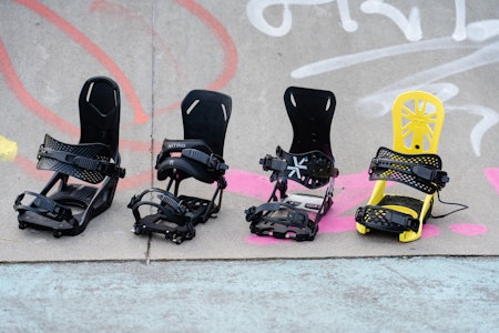 SPLITBOARDBINDINGER: Union Charge, Spark R&D + Nitro Vertical, Karakoram og Union Explorer. Foto: Christian Nerdrum fire forskjellige bindinger til splitboarding