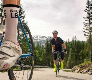 TIL FJELLS! David Støre trimmer klatrebena fra Teigdalen, før det bikker nedover i Eksingedalen. Foto: Henrik Alpers. TIL FJELLS! David Støre trimmer klatrebena fra Teigdalen, før det bikker nedover i Eksingedalen. Foto: Henrik Alpers.