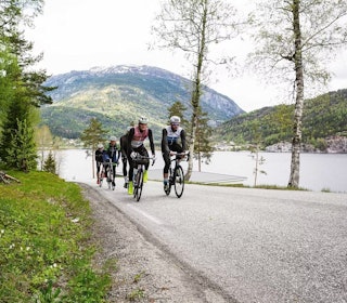 MELLOM SKOG OG FJELL: I Telemark finner du utallige øde landeveier og lange stigninger. Foto: Colin Eick. MELLOM SKOG OG FJELL: I Telemark finner du utallige øde landeveier og lange stigninger. Foto: Colin Eick.