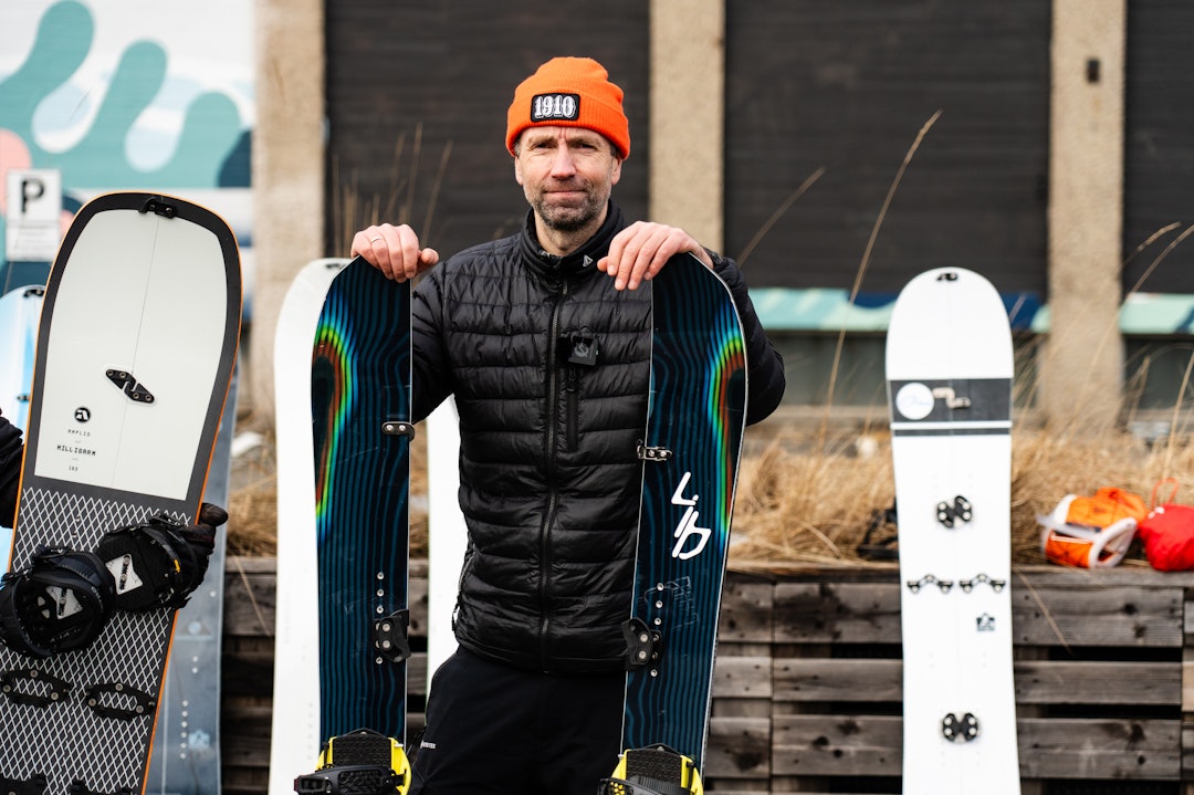 TO BLIR ÉN: Simen Strandås med brettet splittet i to. Foto: Christian Nerdrum TO BLIR ÉN: Simen Strandås med brettet splittet i to. Foto: Christian Nerdrum