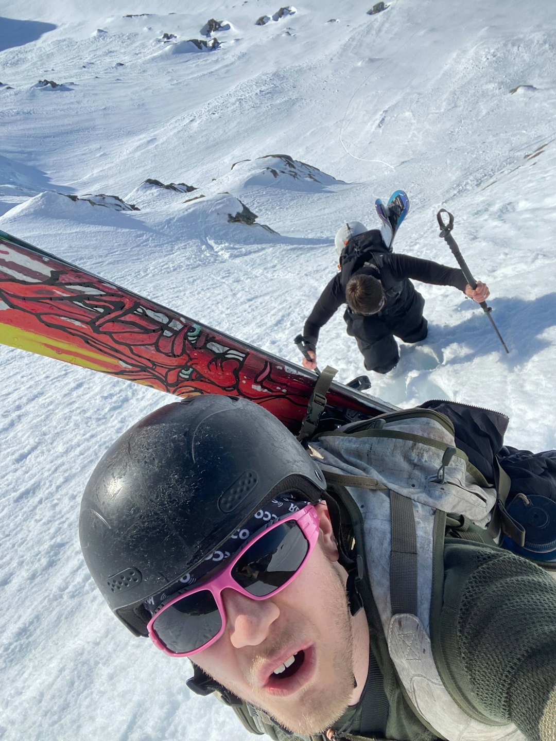 OPP, OPP: Magnus Barbo på god vei inn i trendbildet med sine smale vintage solbriller. OPP, OPP: Magnus Barbo på god vei inn i trendbildet med sine smale vintage solbriller.