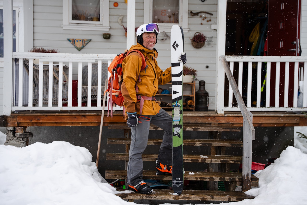LOVENDE: Rennleder Tore Karlstrøm melder om to meter snø på flatmark. Foto: Christian Nerdrum LOVENDE: Rennleder Tore Karlstrøm melder om to meter snø på flatmark. Foto: Christian Nerdrum