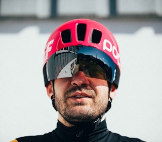 BLIR FORBUDT: Poc Procen Air kan du ikke bruke i ritt neste år. Foto: Kristoffer H. Kippernes mann med rosa hjelm med stort visir