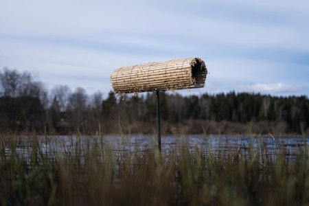 NATURLIG PLASSERING: Et anderør godt skjult i sivet gir god hekkeplass og et vakkert innslag i landskapet. Se vår videoguide i artikkelen som viser hvor enkelt det er å lage dem selv. NATURLIG PLASSERING: Et anderør godt skjult i sivet gir god hekkeplass og et vakkert innslag i landskapet. Se vår videoguide i artikkelen som viser hvor enkelt det er å lage dem selv.