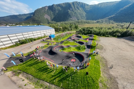 STOKMARKNES: En av de nyeste pumptrackene i landet, Vesterålen Bike Park, som åpnet i 2024. Foto: Vesterålen Bike Park STOKMARKNES: En av de nyeste pumptrackene i landet, Vesterålen Bike Park, som åpnet i 2024. Foto: Vesterålen Bike Park