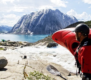 NYDELIG: Karl Engen nyter vakre omgivelser ved Glomåga i Nordland. Foto: Mathias Fossum NYDELIG: Karl Engen nyter vakre omgivelser ved Glomåga i Nordland. Foto: Mathias Fossum