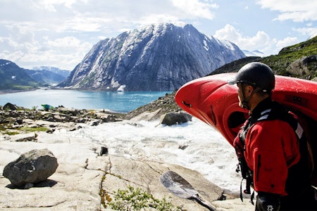 NYDELIG: Karl Engen nyter vakre omgivelser ved Glomåga i Nordland. Foto: Mathias Fossum NYDELIG: Karl Engen nyter vakre omgivelser ved Glomåga i Nordland. Foto: Mathias Fossum