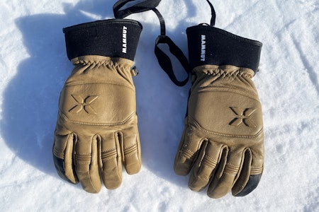 Vi har testet skihanskene Mammut Eiger Free. Foto: Tore Meirik skinnhansker på snø