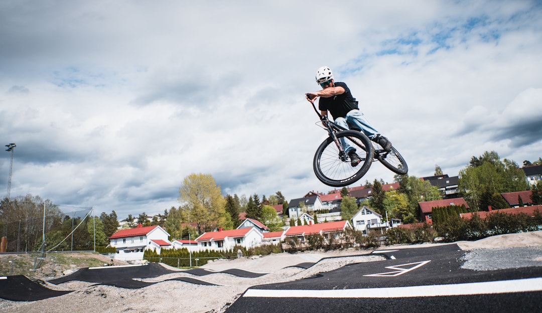 SE VIDEO: Bli med Nicolas Serey på gjennomkjøring av den nye pumptracken på Bjørndal – slik ser banen ut! Foto: Sigurd Ekeli Grimsby SE VIDEO: Bli med Nicolas Serey på gjennomkjøring av den nye pumptracken på Bjørndal – slik ser banen ut! Foto: Sigurd Ekeli Grimsby