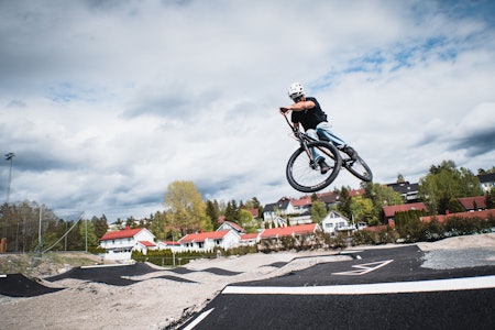 SE VIDEO: Bli med Nicolas Serey på gjennomkjøring av den nye pumptracken på Bjørndal – slik ser banen ut! Foto: Sigurd Ekeli Grimsby SE VIDEO: Bli med Nicolas Serey på gjennomkjøring av den nye pumptracken på Bjørndal – slik ser banen ut! Foto: Sigurd Ekeli Grimsby