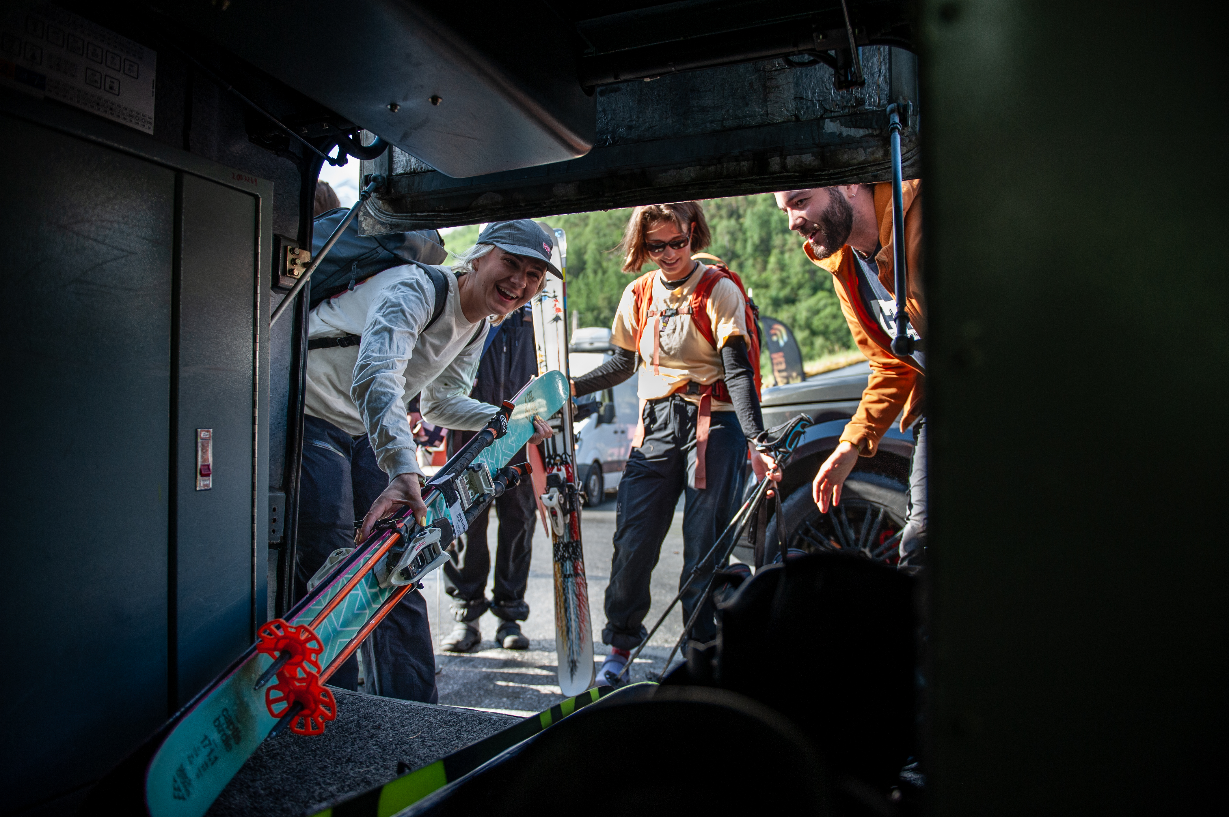 Glade festivaldeltakere på vei opp til skisenteret! Foto: Ramon Garcia