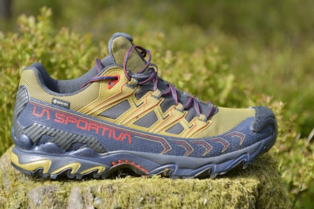 TESTET: La Sportiva Ultra Raptor II GTX er en lav fjellsko som i testen oppleves vært komfortabel av personer med ganske ulik fotfasong. Foto: Egill Danielsen La sportiva ultra raptor II fjellsko-test 2025