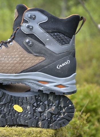 TESTET: Aku Alterra II GTX er en halvhøy fjellsko med stiv såle og mykt ankelparti. Foto: Egill Danielsen aku alterra II