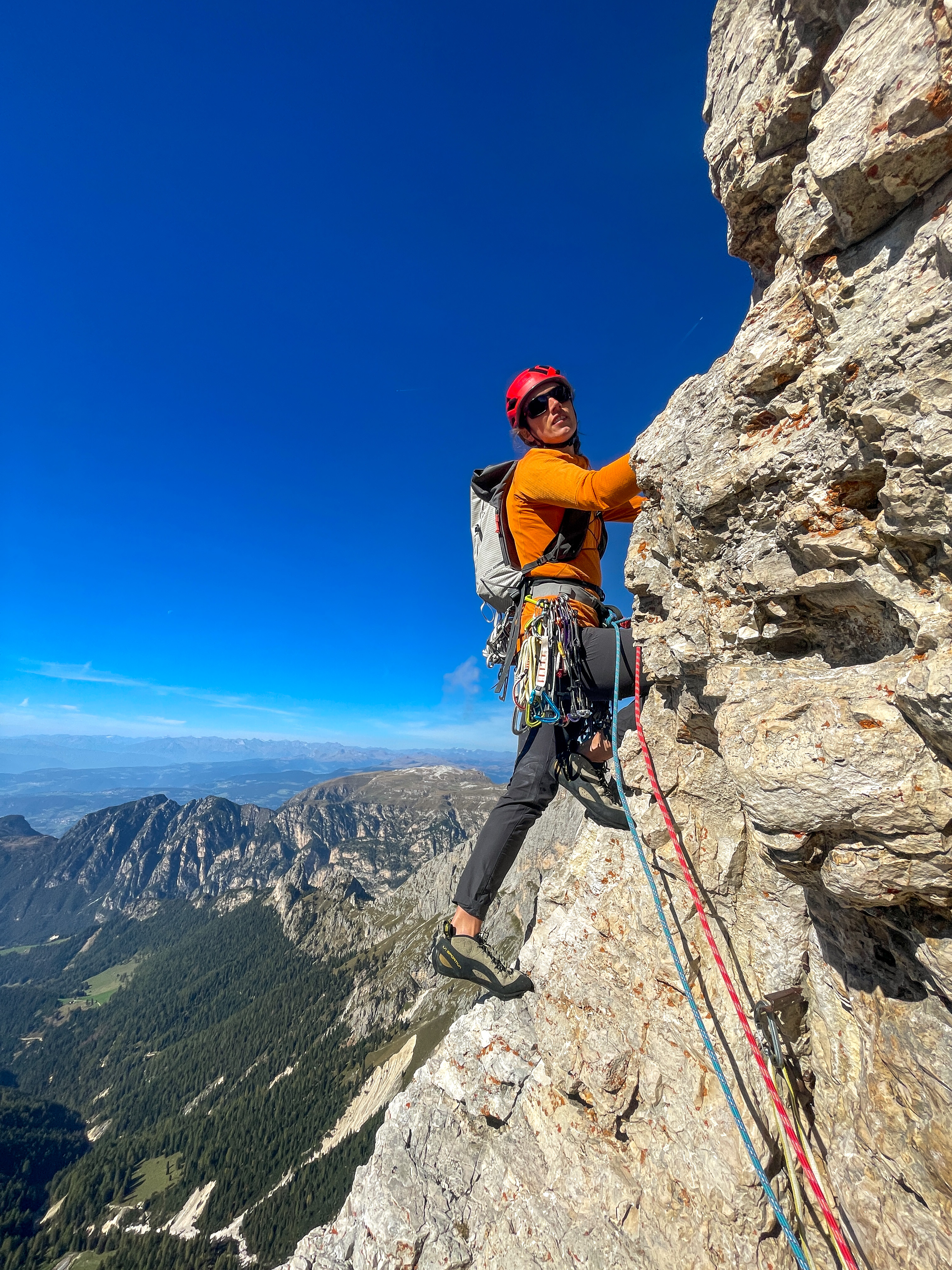 BRATT: Thea har ikke høydeskrekk, men høyderespekt. Foto: Krister Røhme Kopala