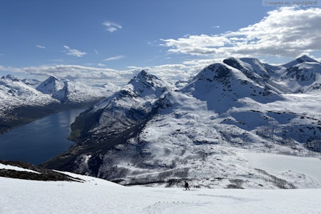 SESONGSLUTT: 31.mai er vintersesongens siste dag med skredvarsling på varsom.no. Foto: ingrid@nve // regobs skikjøring