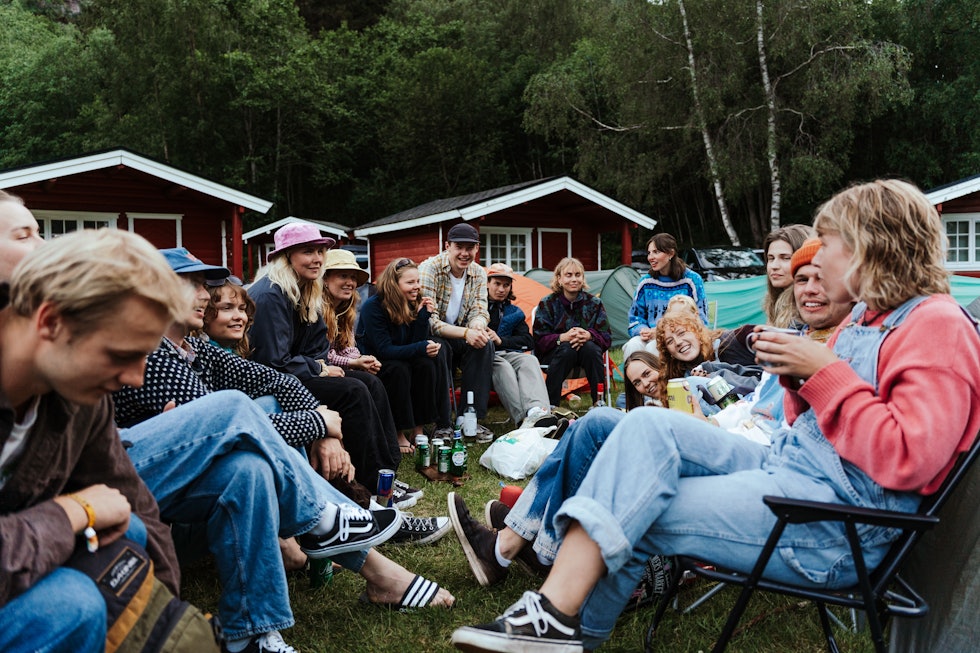 Skal du henge med denne kule gjengen må du har med deg essensielt utstyr. Foto: Pernille Holsvik Skal du henge med denne kule gjengen må du har med deg essensielt utstyr. Foto: Pernille Holsvik