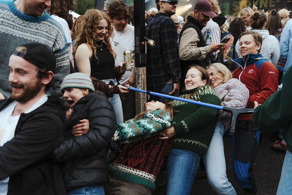 Lurer på om denne gjengen fikk i seg en øl før dette bildet ble tatt? Foto: Pernille Holsvik Lurer på om denne gjengen fikk i seg en øl før dette bildet ble tatt? Foto: Pernille Holsvik
