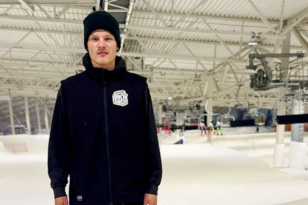 NY SNØ: – Vi har nå byttet ut all den gamle snøen med ny kunstsnø. Den forrige snøen hadde etter hvert regenerert seg og fått en konsistens som minnet mer om sukker, sier Emil Moe til Fri Flyt. NY SNØ: – Vi har nå byttet ut all den gamle snøen med ny kunstsnø. Den forrige snøen hadde etter hvert regenerert seg og fått en konsistens som minnet mer om sukker, sier Emil Moe til Fri Flyt.