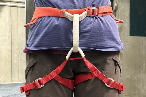 OPPDATERT: Petzl Luna har fått noen endringer foran denne sommeren. Vi har testet. Foto: Malin Wassdahl rød klatresele