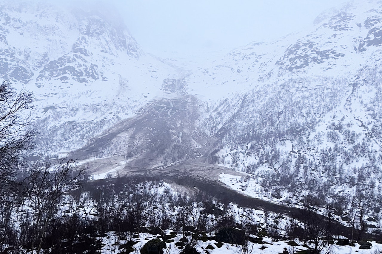 DRAMATISK START: Dette snøskredet gikk i Kvæfjord tidlig i desember. Foto: JeanetteK@SVV/regobs snø-, jord- og sørpeskred i fjellet