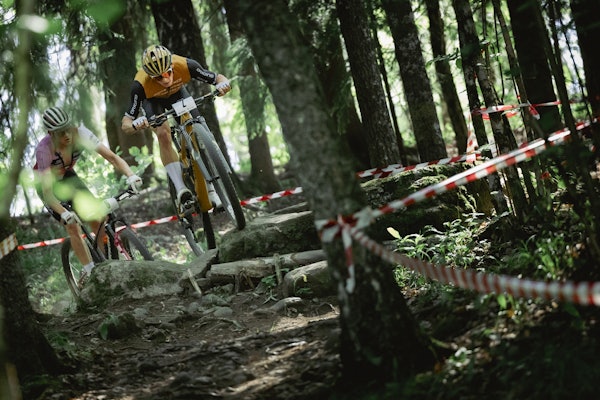 FARTSFYLT: Knut Røhme (Origine Racing Division) setter fart med Sondre Rokke (Massi MTB Team) på hjul. Foto: Snorre Veggan FARTSFYLT: Knut Røhme (Origine Racing Division) setter fart med Sondre Rokke (Massi MTB Team) på hjul. Foto: Snorre Veggan