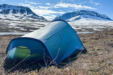 LETT: Et solotelt som er kompakt nok til de fleste turer. LETT: Et solotelt som er kompakt nok til de fleste turer.