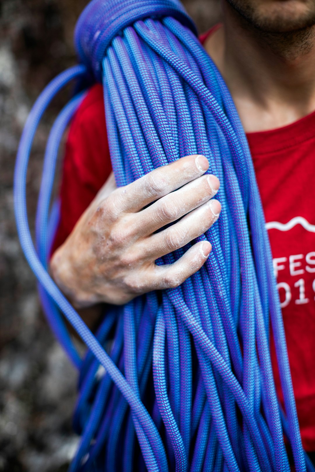 100 METER: Rutene på Lier krever 80-meters tau, og selv da må du passe på tauenden ved nedfiring. Grandelius stiller hundre meter. Foto: Thomas Kleiven 100 METER: Rutene på Lier krever 80-meters tau, og selv da må du passe på tauenden ved nedfiring. Grandelius stiller hundre meter. Foto: Thomas Kleiven