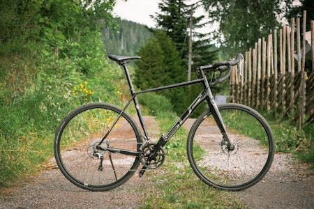 TIL DET MESTE: Allround X-Road Comp fra Superior har et bredt bruksområde. Foto: Henrik Alpers. TIL DET MESTE: Allround X-Road Comp fra Superior har et bredt bruksområde. Foto: Henrik Alpers.