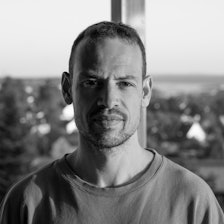 HØSTER STRÅLENDE KRITIKKER: Christopher Carvasal er regissøren og initiativtageren bak kinofilmen Trango. Christopher Carvasal portrett