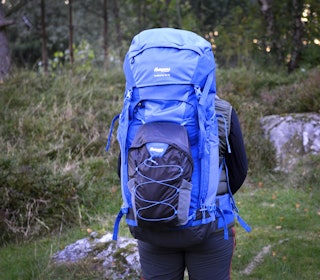 SEKK MED EKSTRA SEKK: Bergans Trollhetta V5 75 L klarer akkurat å få plass til utstyrskitet som alle tursekkene i testen ble testet med. Vi måtte ty til svipptursekken som ekstralomme for å få plass til alt. Foto: Egill Danielsen bergans trollhetta v2 75 l