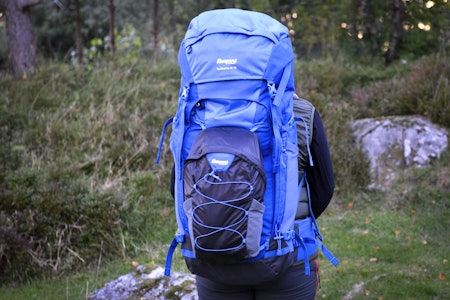 SEKK MED EKSTRA SEKK: Bergans Trollhetta V5 75 L klarer akkurat å få plass til utstyrskitet som alle tursekkene i testen ble testet med. Vi måtte ty til svipptursekken som ekstralomme for å få plass til alt.  Foto: Egill Danielsen bergans trollhetta v2 75 l