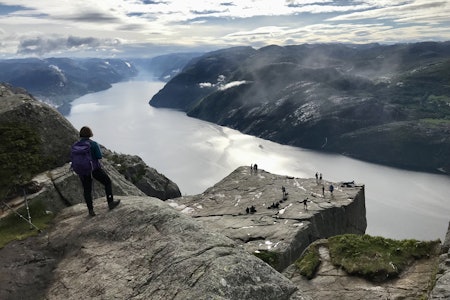 OVER LYSEFJORDEN: Preikestolen er en av landets mest populære turmål. Foto: Gerhard Himmel preikestolen