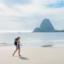 THAILAND-VIBBER: Sandviksanden byr på silkemyk sand. Foto: Jon Olav Larsen sandviksanden og turist