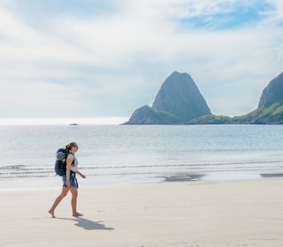THAILAND-VIBBER: Sandviksanden byr på silkemyk sand. Foto: Jon Olav Larsen sandviksanden og turist