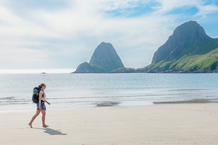 THAILAND-VIBBER: Sandviksanden byr på silkemyk sand. Foto: Jon Olav Larsen sandviksanden og turist