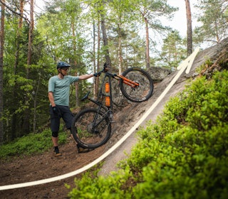 VEGGEN: I denne episoden viser Håvard Mageli og Anette Bastnes hvordan man takler cruxet «Veggen» i Trulsrunden. Foto: Sigurd Ekeli Grimsby VEGGEN: I denne episoden viser Håvard Mageli og Anette Bastnes hvordan man takler cruxet «Veggen» i Trulsrunden. Foto: Sigurd Ekeli Grimsby