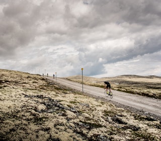 SJELDEN TOPP: Det er ikke mange steder du sykler til spissen av fjellet. Men det gjør du på Blåhø. Foto: Henrik Alpers SJELDEN TOPP: Det er ikke mange steder du sykler til spissen av fjellet. Men det gjør du på Blåhø. Foto: Henrik Alpers