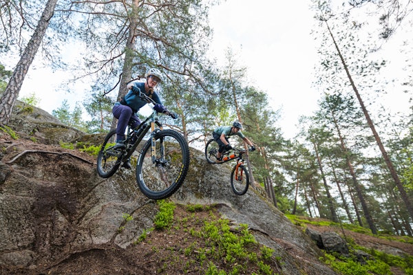 SIDEHIT: Anette Bastnes og Håvard Mageli slipper bremsene ned sidehiten i «Flukten fra Trasop» i Trulsen. Foto: Sigurd Ekeli Grimsby SIDEHIT: Anette Bastnes og Håvard Mageli slipper bremsene ned sidehiten i «Flukten fra Trasop» i Trulsen. Foto: Sigurd Ekeli Grimsby
