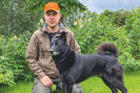 ELGHUND: Tommy Nilssen bruker mye tid på trening av svarthunden Tero, som er blant Norges beste svarthunder. Foto: Privat ELGHUND: Tommy Nilssen bruker mye tid på trening av svarthunden Tero, som er blant Norges beste svarthunder. Foto: Privat