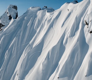 ALASKA: I «Circle of madness» tar Markus Eder og Victor de Le Rue med til urørte kremtopper i Nord-Amerika. Foto: skjermdump. Victor de Le Rue i Alaska.
