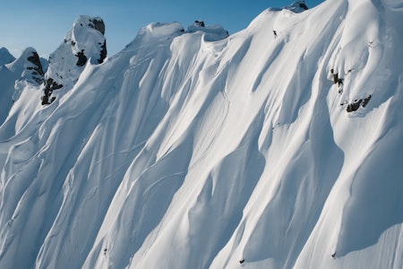 ALASKA: I «Circle of madness» tar Markus Eder og Victor de Le Rue med til urørte kremtopper i Nord-Amerika. Foto: skjermdump. Victor de Le Rue i Alaska.