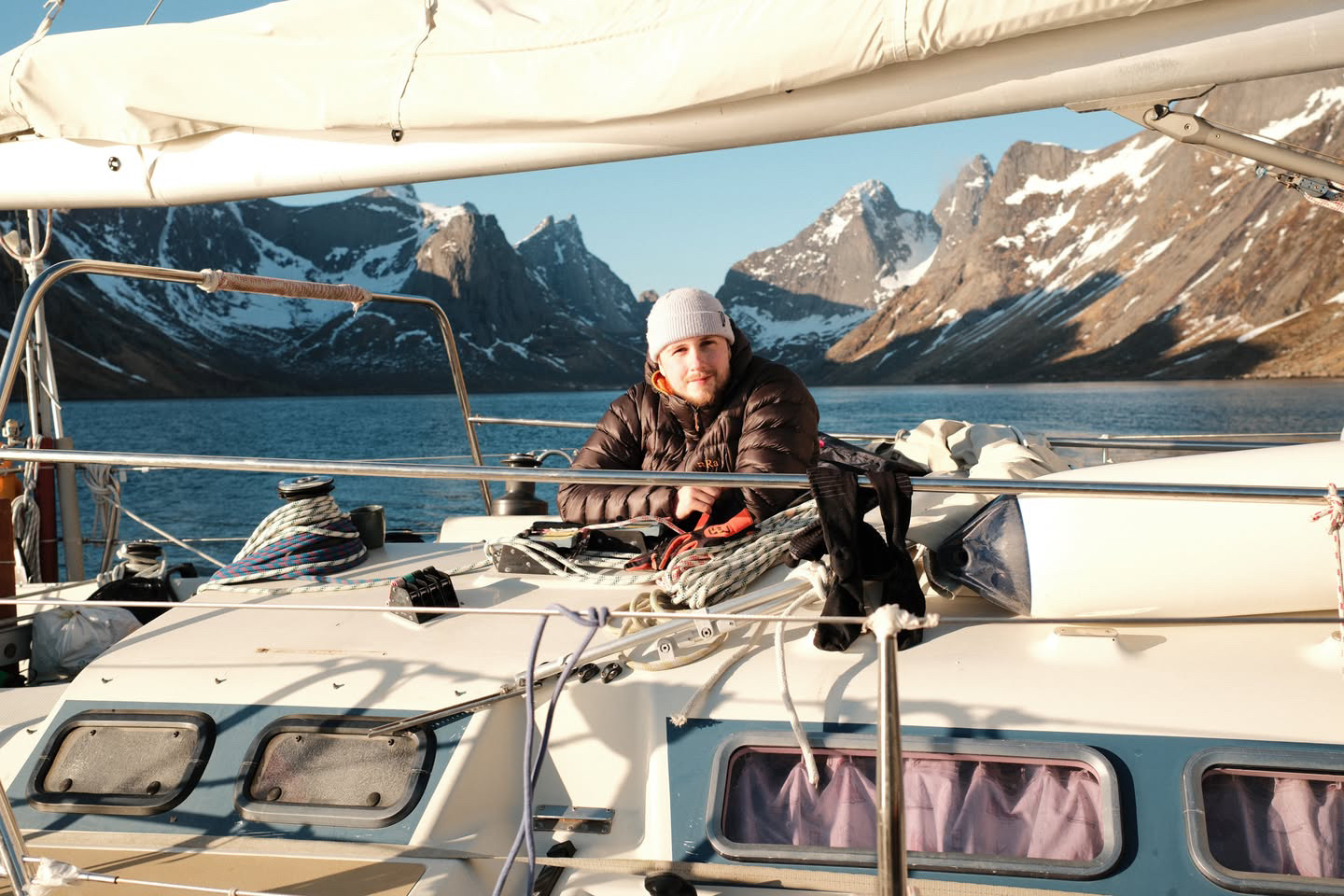 Birk Torgersen på seilbåt.
