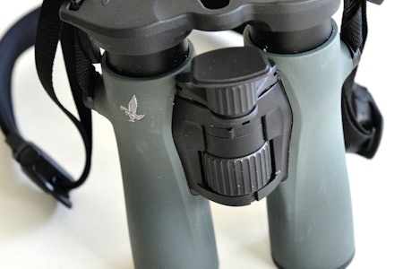 SWAROVSKI NL PURE 10x32: Setter ny standard for optisk kvalitet – med enormt synsfelt, sylskarp oppløsning og nydelig kontrast. Likevel gjør vekt og størrelse at den ikke er førstevalget til jakt. SWAROVSKI NL PURE 10x32: Setter ny standard for optisk kvalitet – med enormt synsfelt, sylskarp oppløsning og nydelig kontrast. Likevel gjør vekt og størrelse at den ikke er førstevalget til jakt.