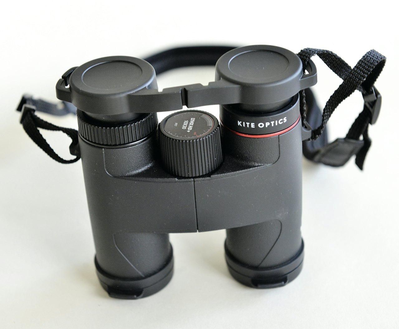 KITE LYNX HD+ 10x30: En lett, kompakt og rimelig jaktkikkert som byr på skarp optikk, god ergonomi og høy brukskomfort – til under 10.000 kroner. KITE LYNX HD+ 10x30: En lett, kompakt og rimelig jaktkikkert som byr på skarp optikk, god ergonomi og høy brukskomfort – til under 10.000 kroner.