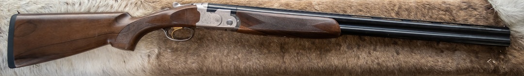 "VANLIG HAGLE": Dobbeltløpet over/under hagle. "VANLIG HAGLE": Dobbeltløpet over/under hagle.