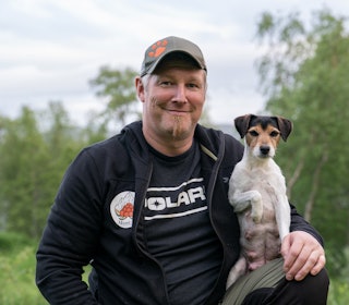 EFFEKTIVE JAKTKOMPISER: Jens Martin Ness og Parson Russell-terrieren Bing har mange rødrever på samvittigheten. Ness anslår at det er skutt mellom 70 - 80 rødrever for den firbeinte jaktkompisen EFFEKTIVE JAKTKOMPISER: Jens Martin Ness og Parson Russell-terrieren Bing har mange rødrever på samvittigheten. Ness anslår at det er skutt mellom 70 - 80 rødrever for den firbeinte jaktkompisen