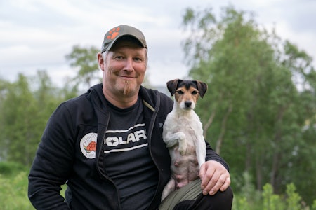 EFFEKTIVE JAKTKOMPISER: Jens Martin Ness og Parson Russell-terrieren Bing har mange rødrever på samvittigheten. Ness anslår at det er skutt mellom 70 - 80 rødrever for den firbeinte jaktkompisen EFFEKTIVE JAKTKOMPISER: Jens Martin Ness og Parson Russell-terrieren Bing har mange rødrever på samvittigheten. Ness anslår at det er skutt mellom 70 - 80 rødrever for den firbeinte jaktkompisen