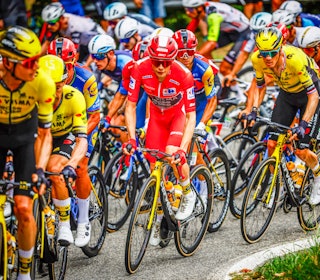 STORFAVORITT: Jonas Vingegaard har allerede tatt den røde ledertrøyen etter et par etapper. Foto: Cor Vos STORFAVORITT: Jonas Vingegaard har allerede tatt den røde ledertrøyen etter et par etapper. Foto: Cor Vos